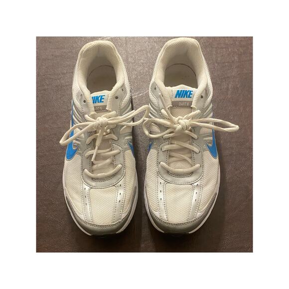 Nike Dart 8 Running Shoes Mens 10 White Blue Silver Athletic Sneakers 396050-100 - Picture 1 of 11